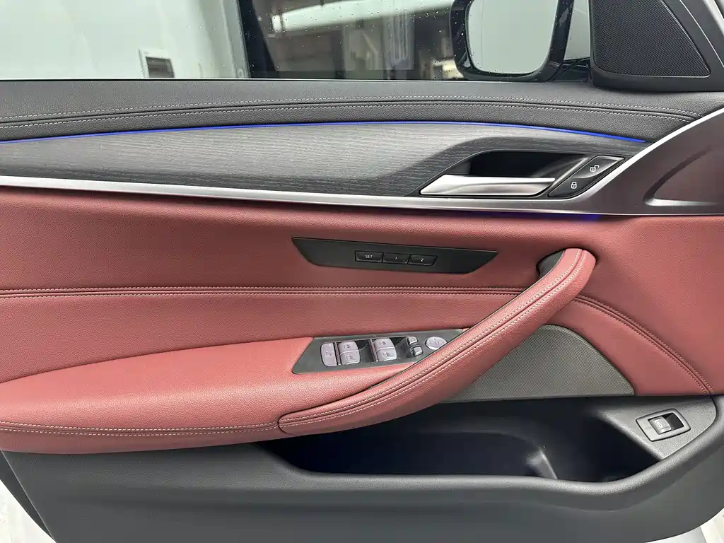 BMW 5 Series — фото 19