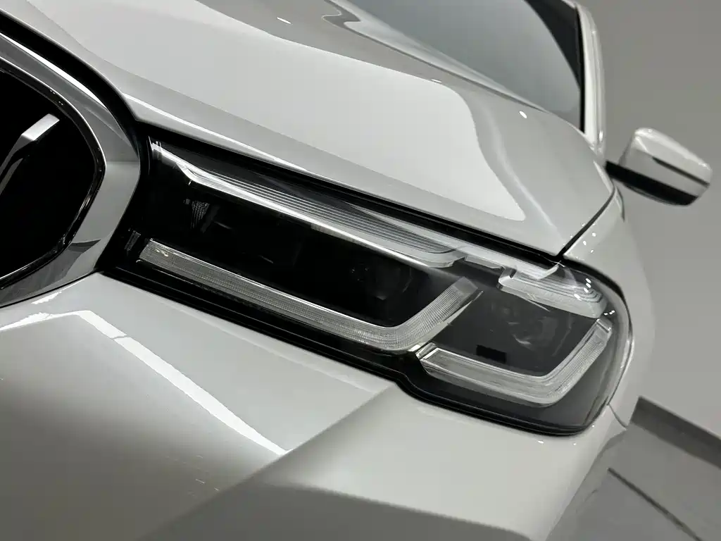 BMW 5 Series — фото 20
