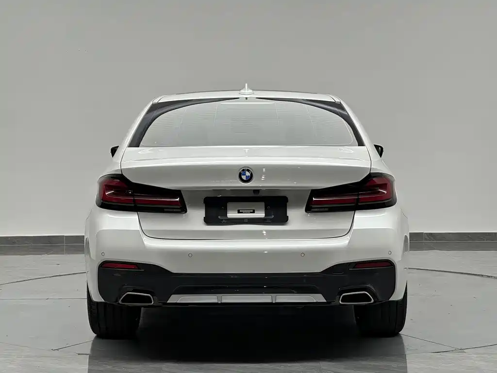 BMW 5 Series — фото 7