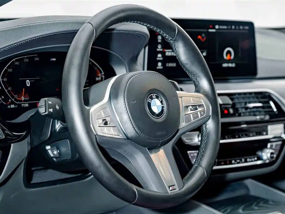BMW 5 Series — фото 9