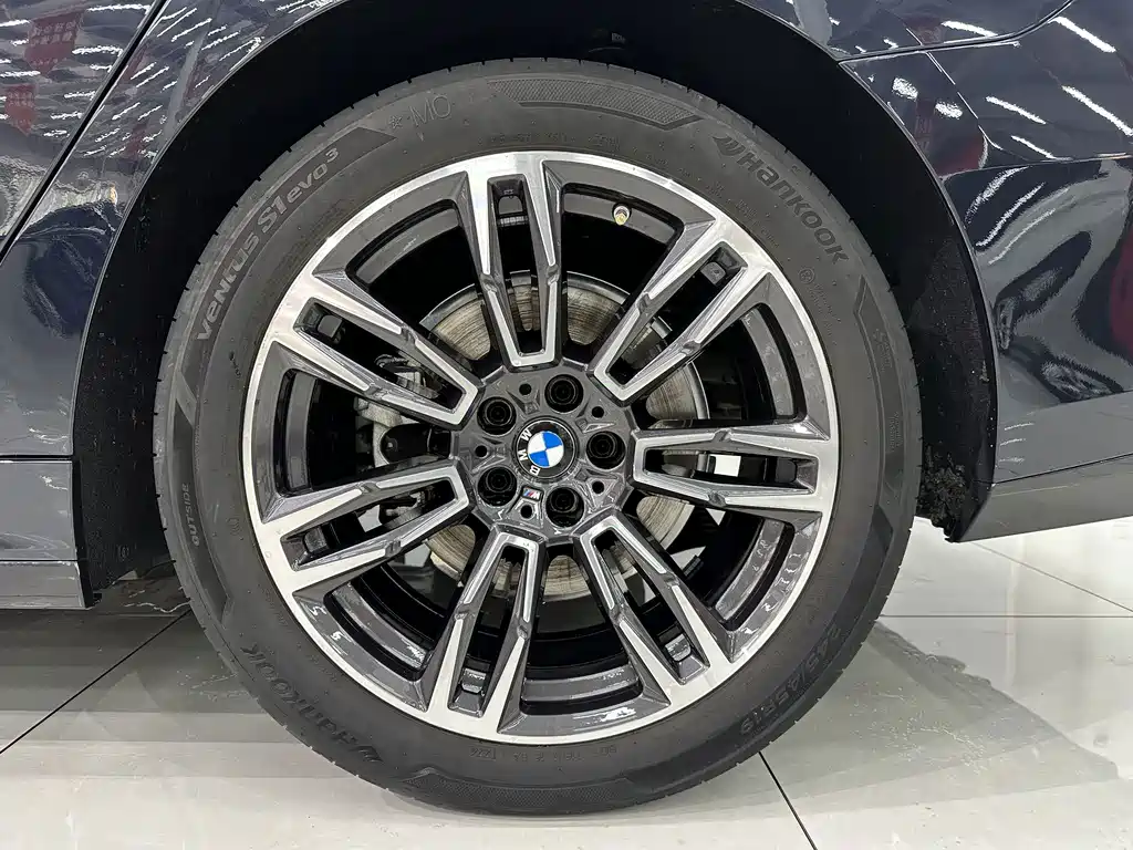 BMW 5 Series — фото 23