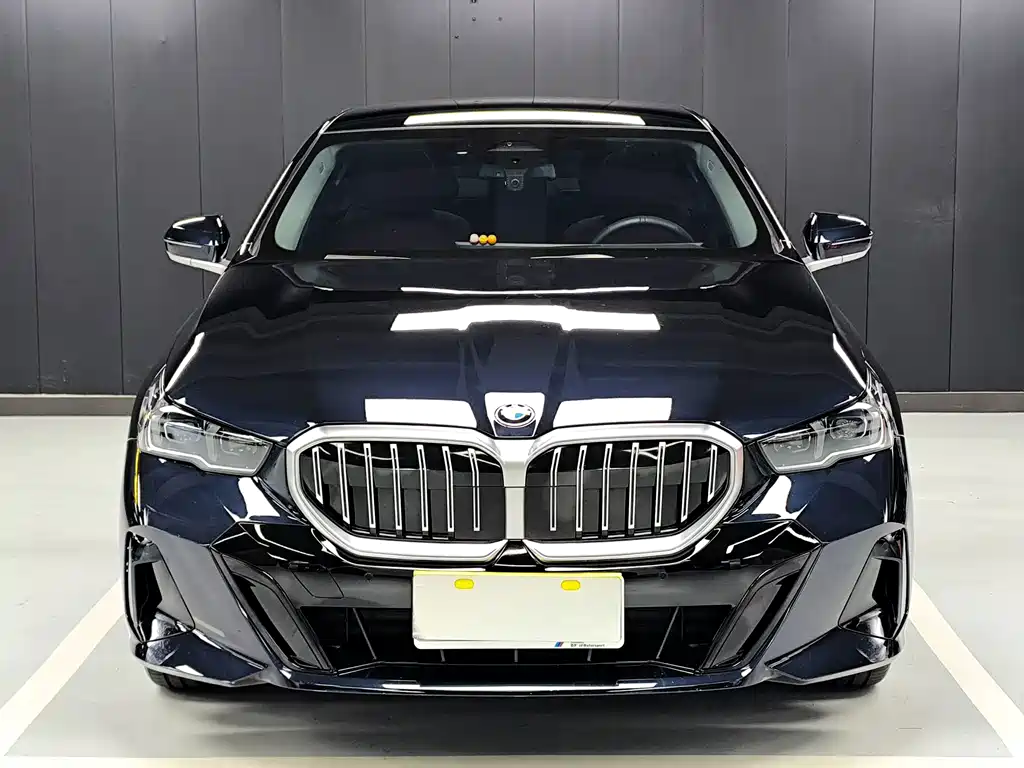 BMW 5 Series — фото 2