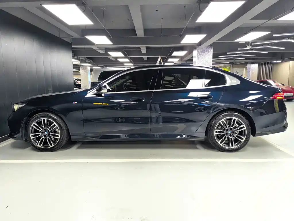 BMW 5 Series — фото 22