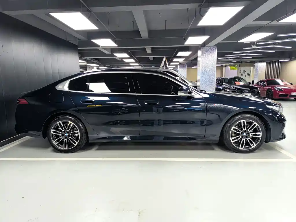 BMW 5 Series — фото 4