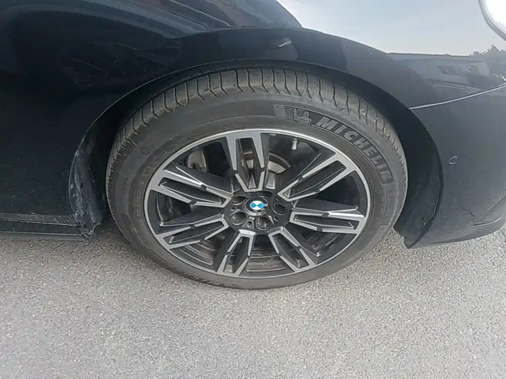 BMW 5 Series — фото 11