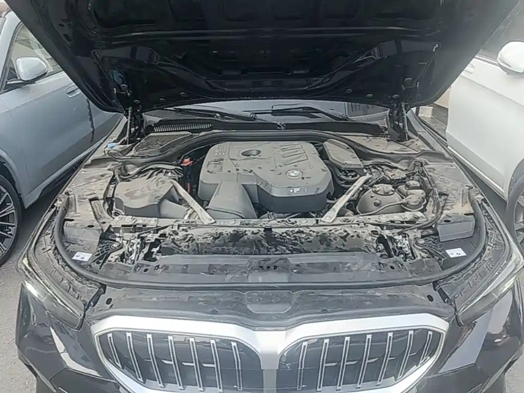 BMW 5 Series — фото 24