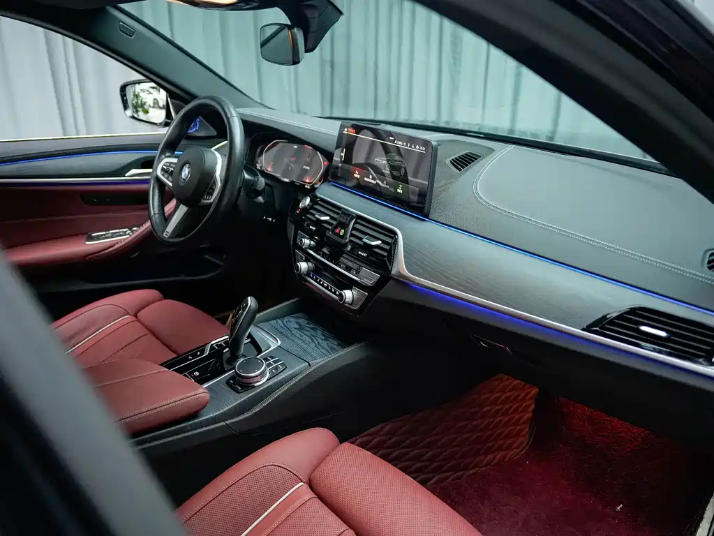 BMW 5 Series — фото 14