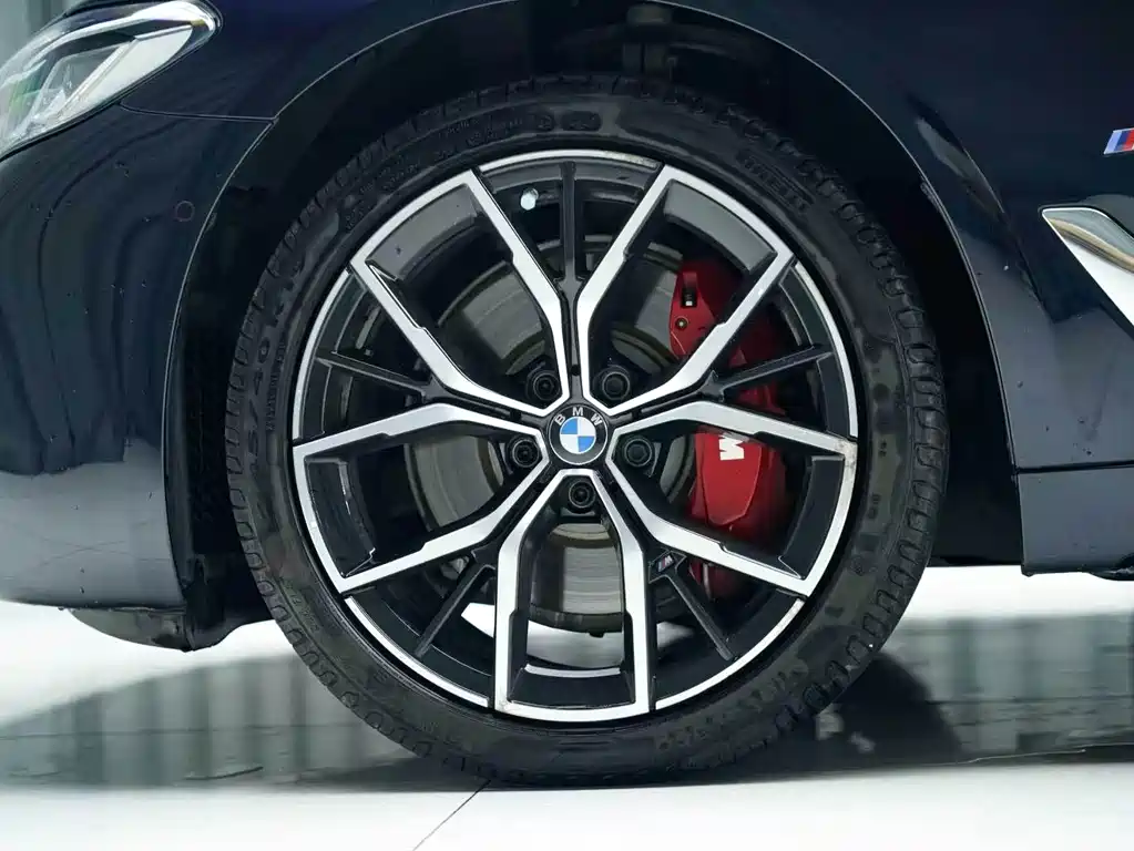 BMW 5 Series — фото 17