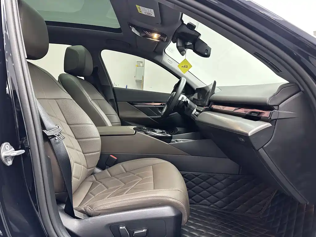 BMW 5 Series — фото 13