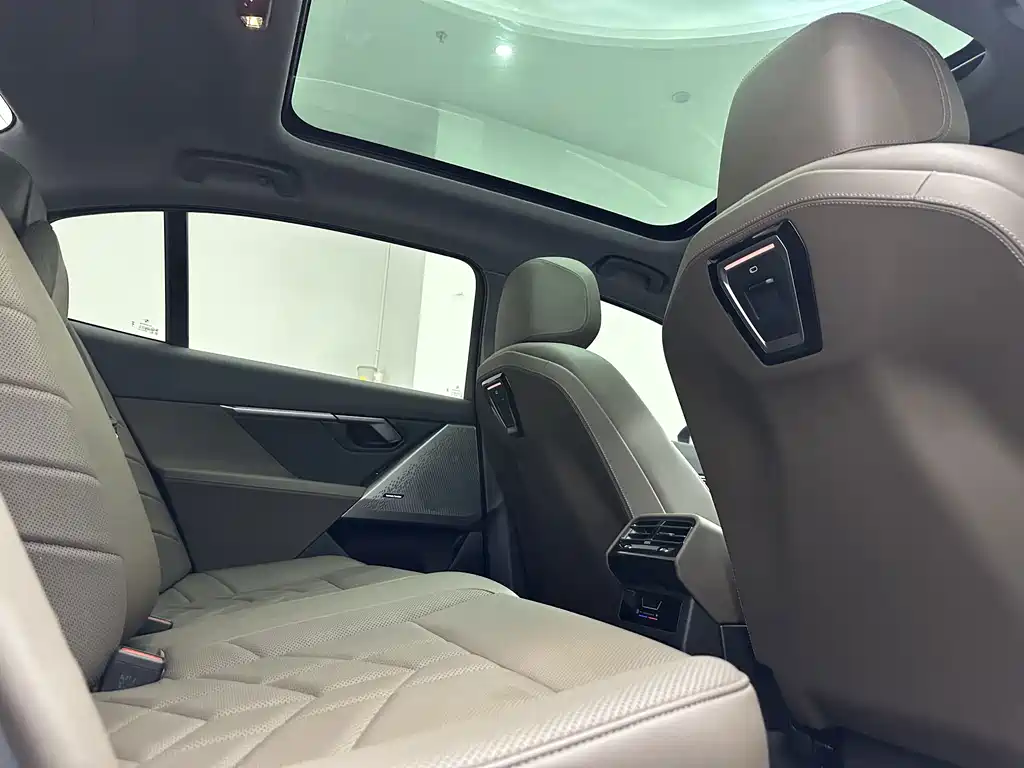 BMW 5 Series — фото 14