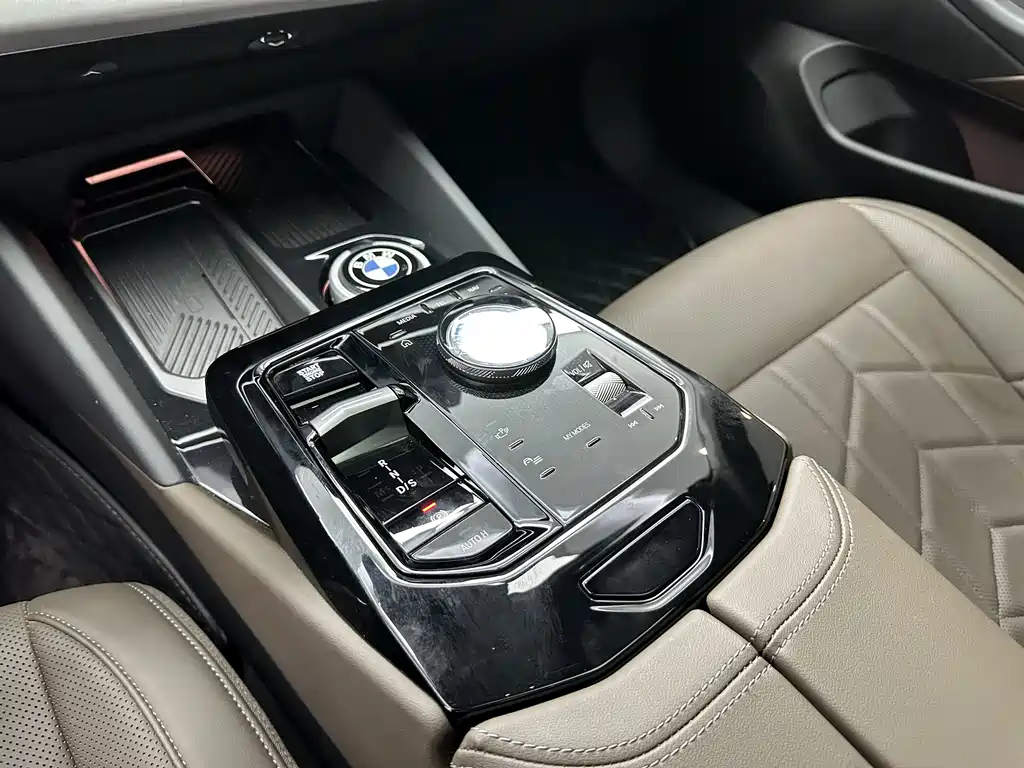BMW 5 Series — фото 17