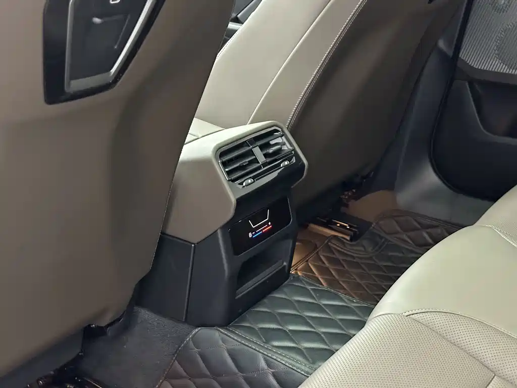 BMW 5 Series — фото 18