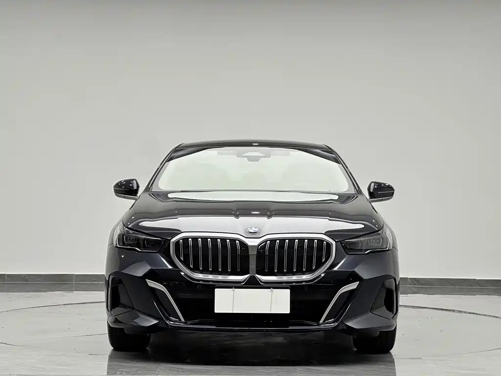 BMW 5 Series — фото 3