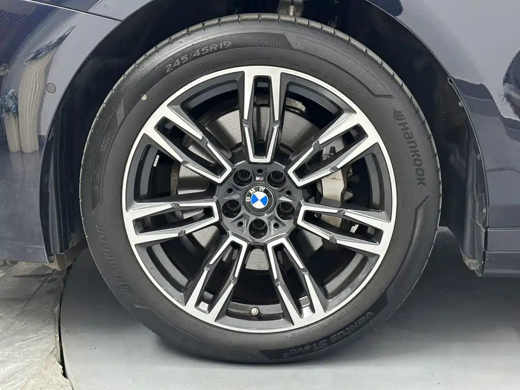 BMW 5 Series — фото 22