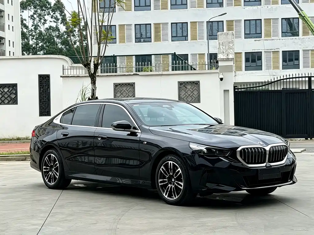 BMW 5 Series — фото 3