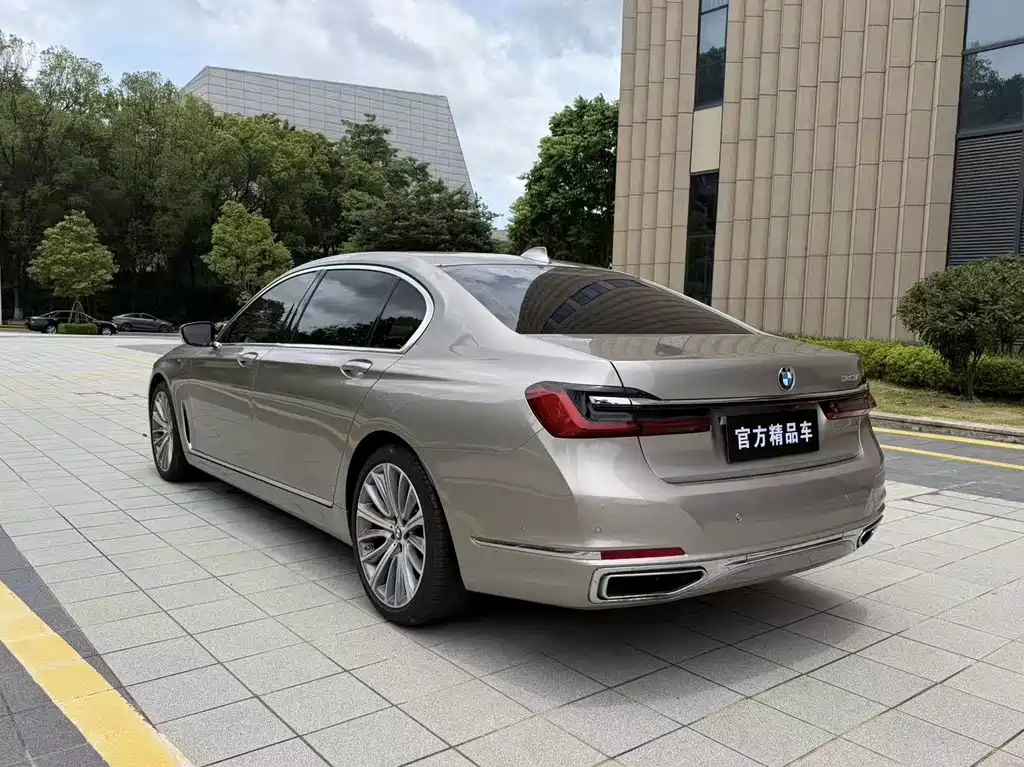 BMW 7 Series — фото 6