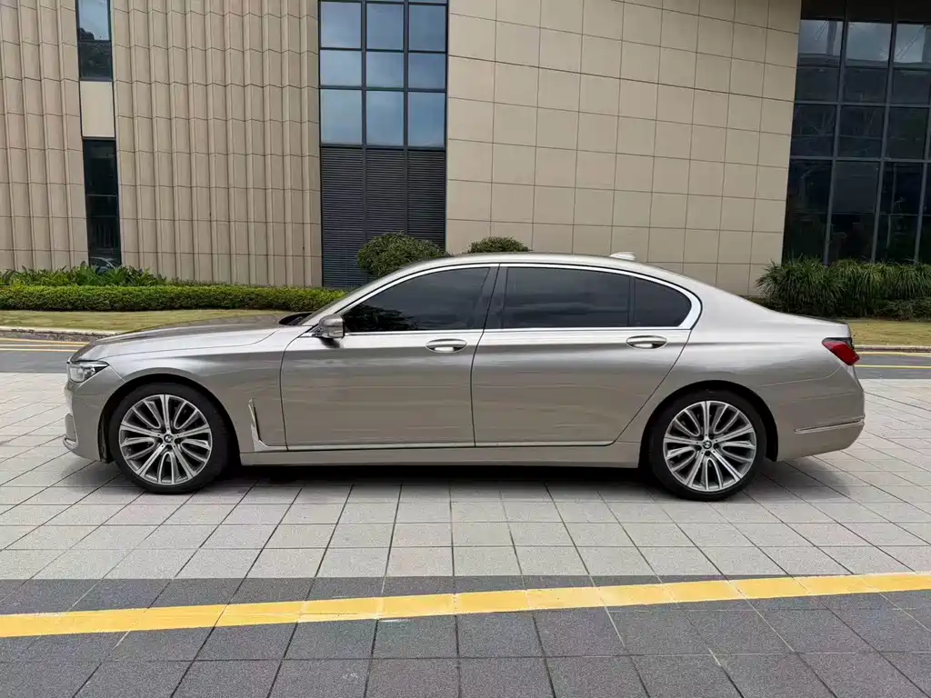 BMW 7 Series — фото 7