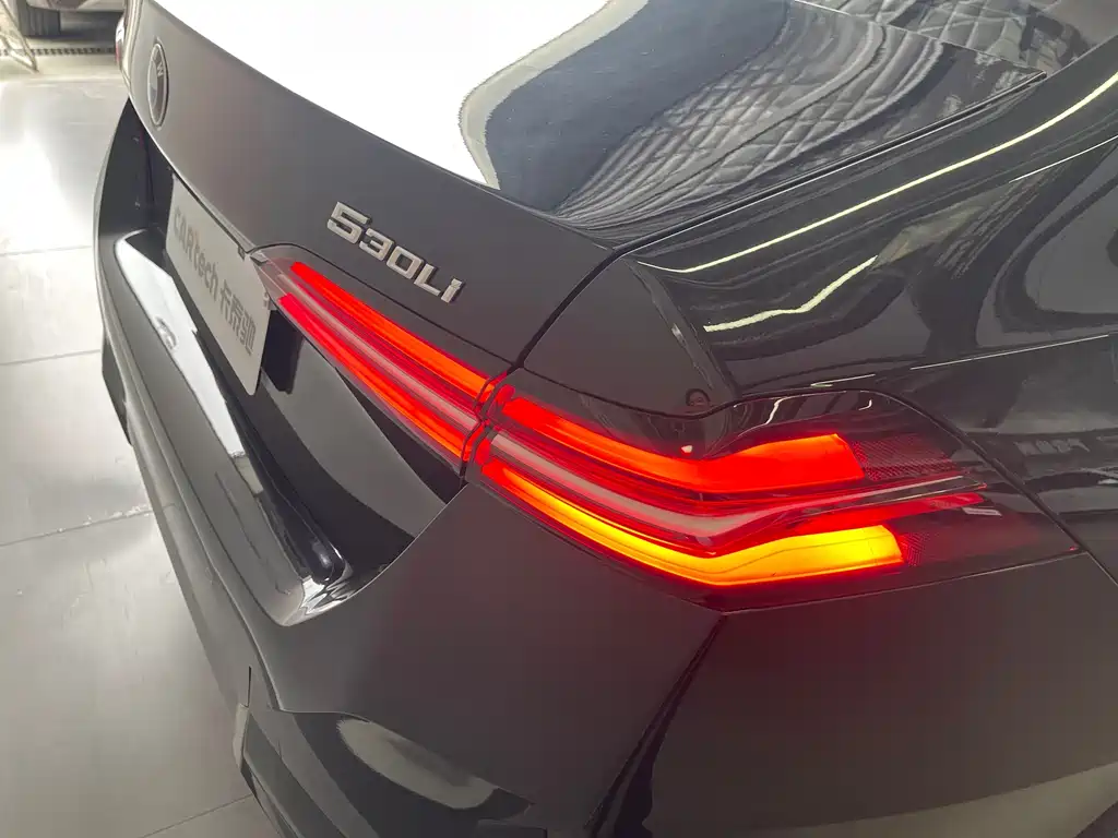 BMW 5 Series — фото 11