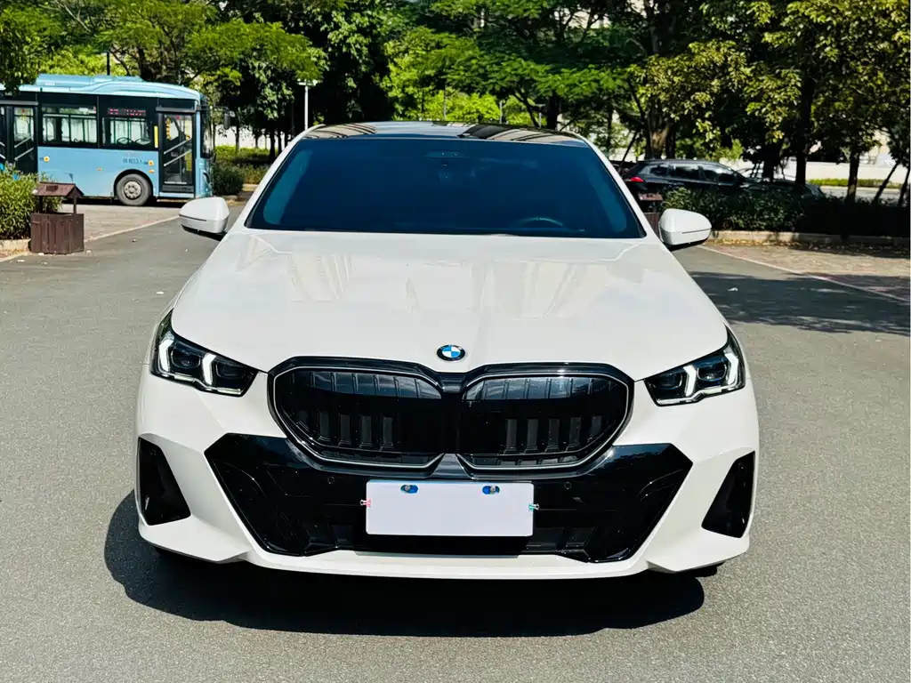 BMW 5 Series — фото 2