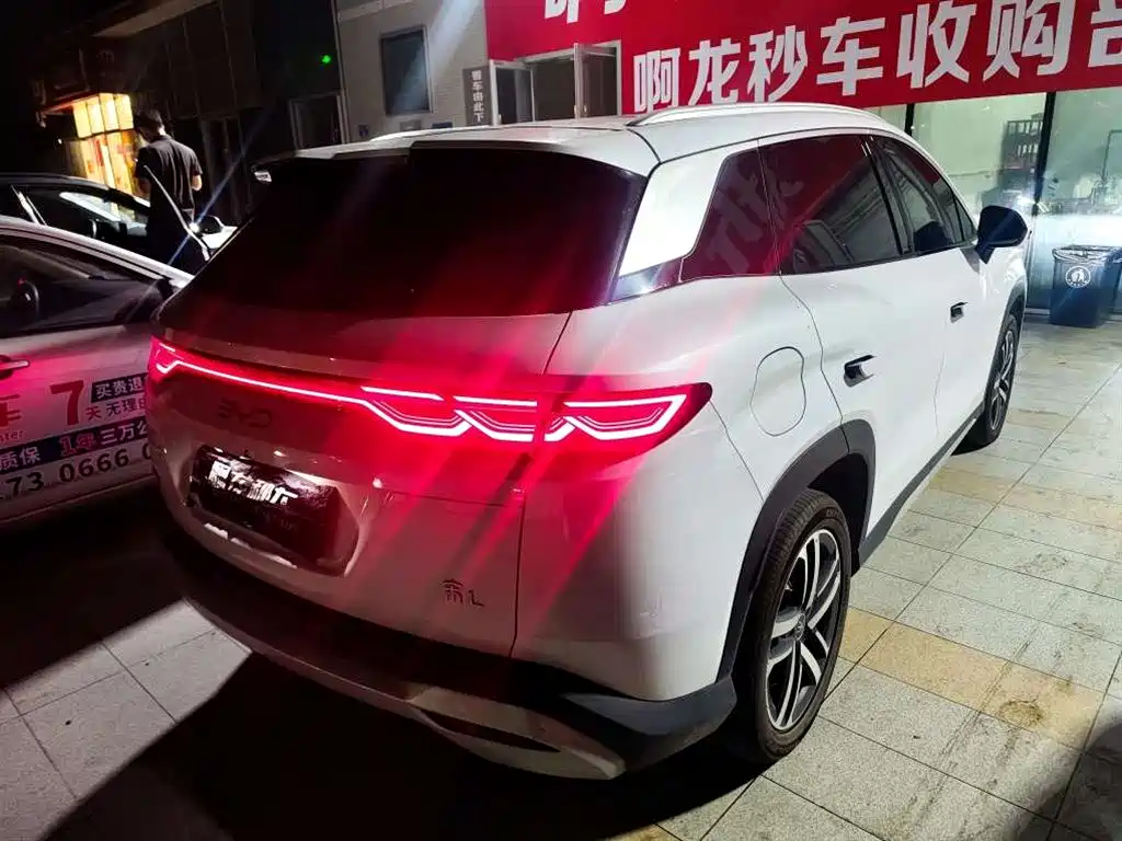 BYD L DM-i — фото 4