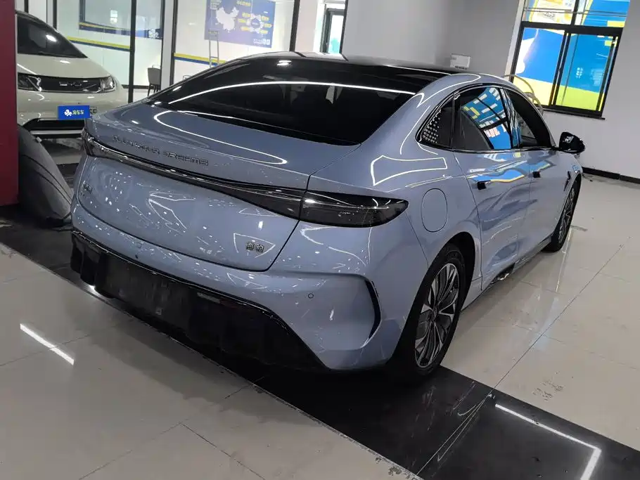 BYD Seal — фото 3
