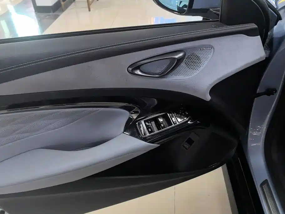 BYD Seal — фото 7