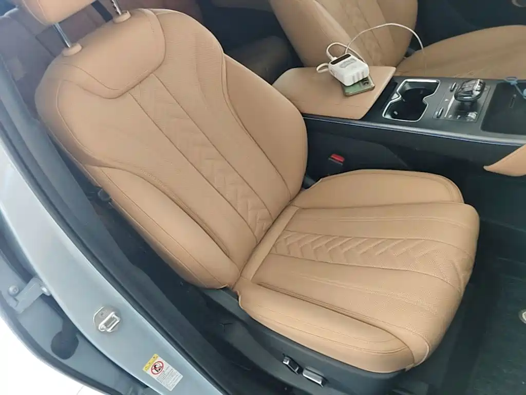 BYD L DM-i — фото 24