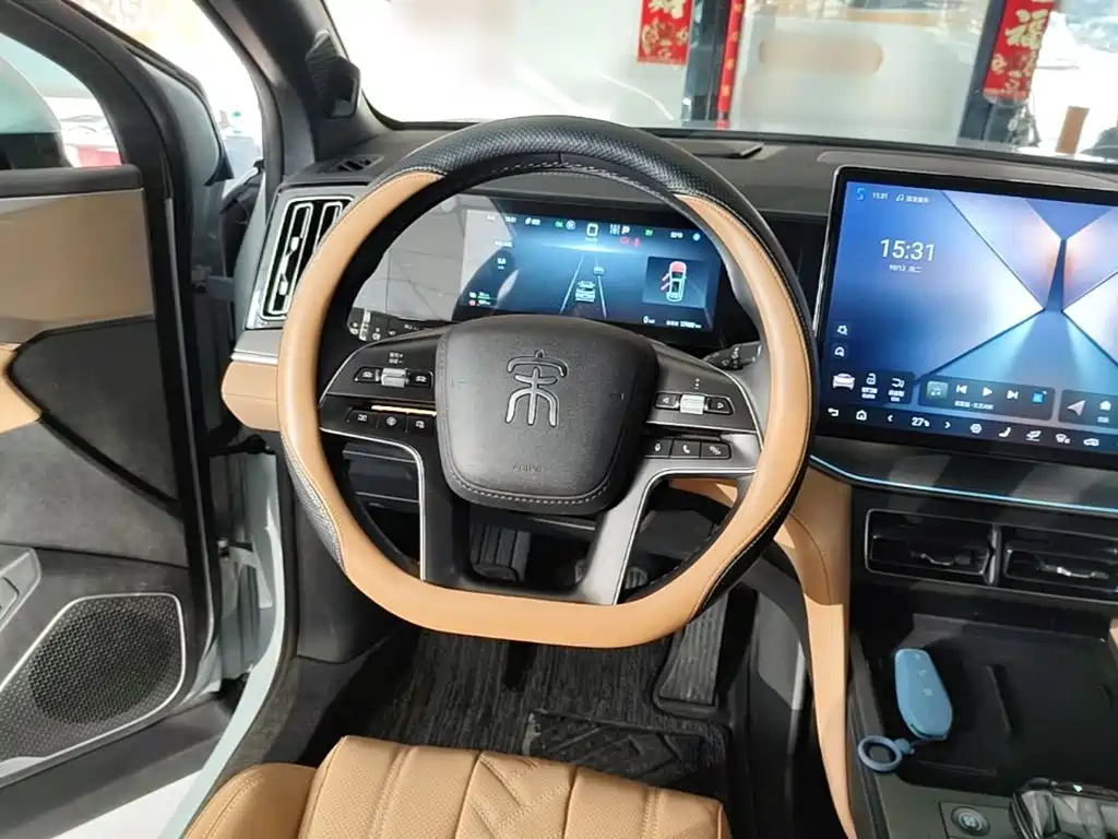 BYD L DM-i — фото 10