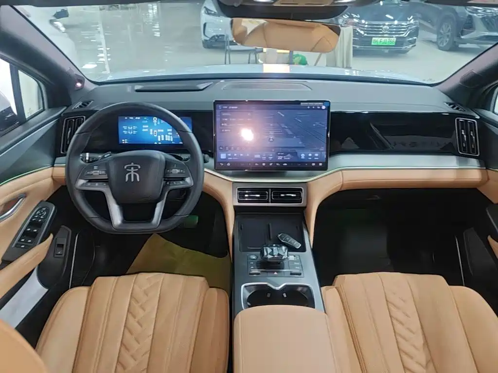 BYD L DM-i — фото 9