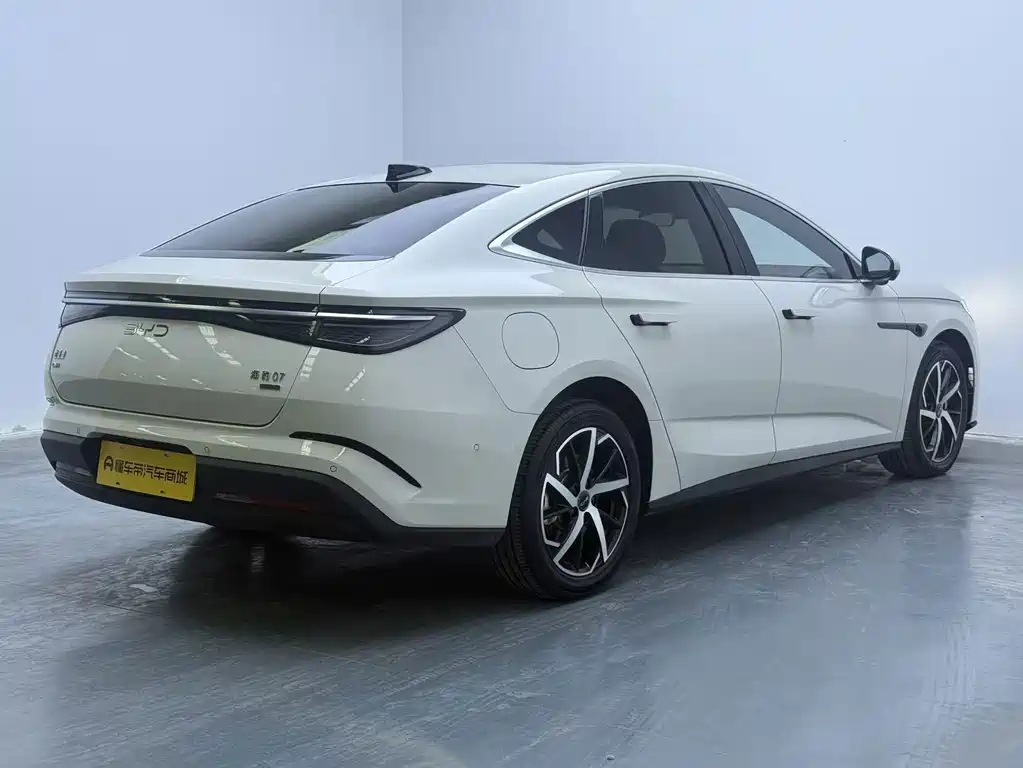 BYD Seal 07 DM-i — фото 7