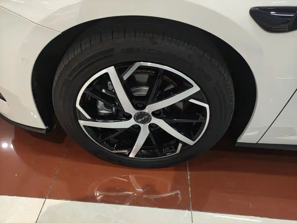 BYD Seal 07 DM-i — фото 22