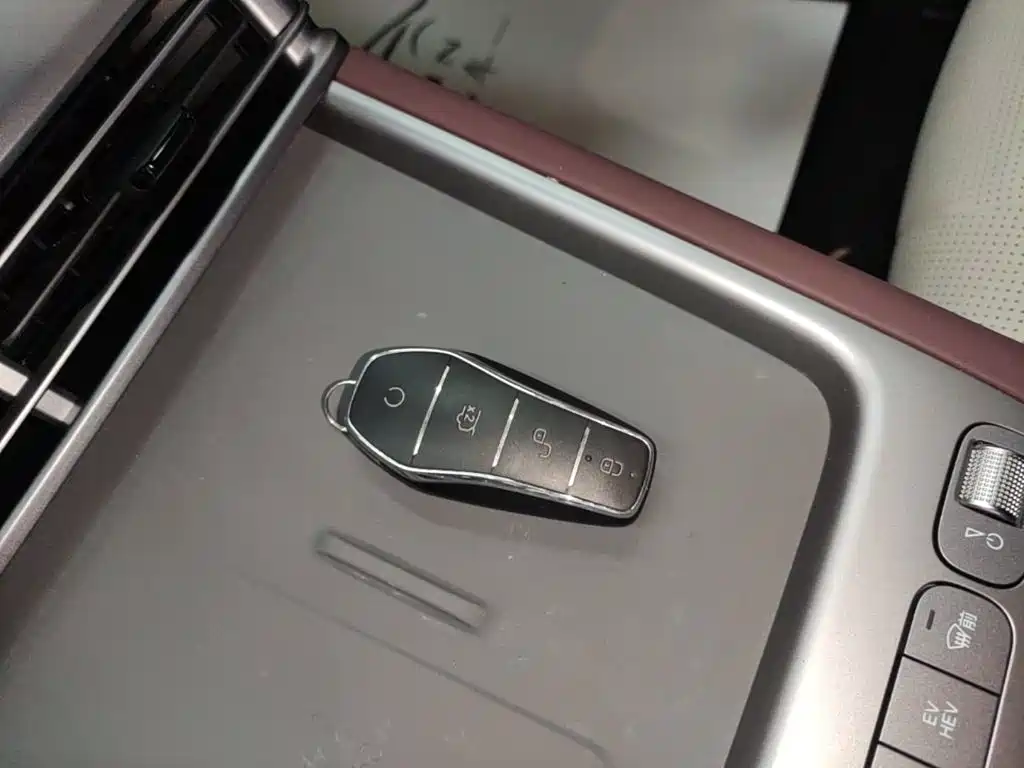 BYD Seal 07 DM-i — фото 8