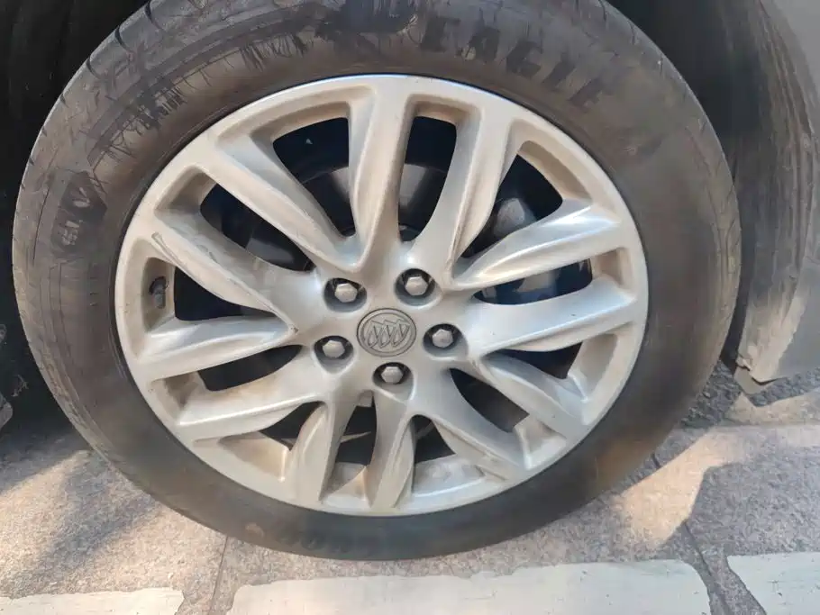 Buick Envision Plus — фото 6