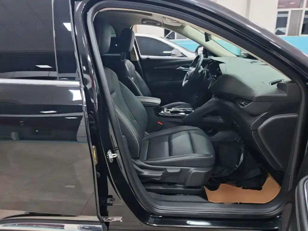 Buick Envision Plus — фото 24