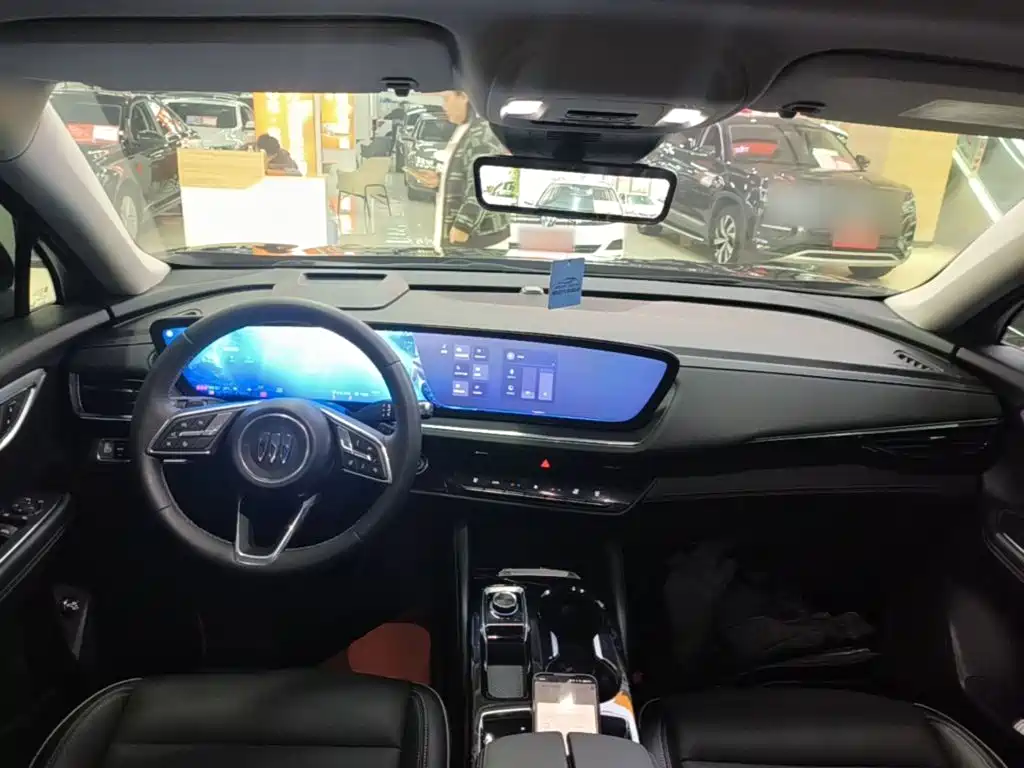 Buick Envision Plus — фото 9