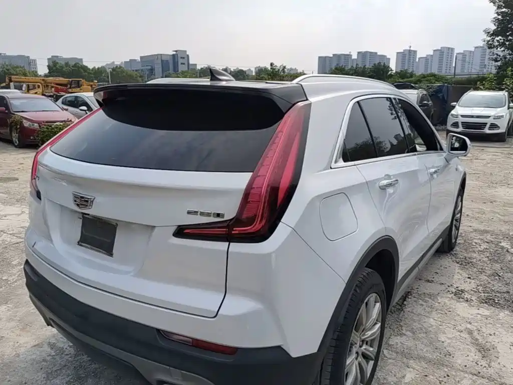 Cadillac XT4 — фото 6