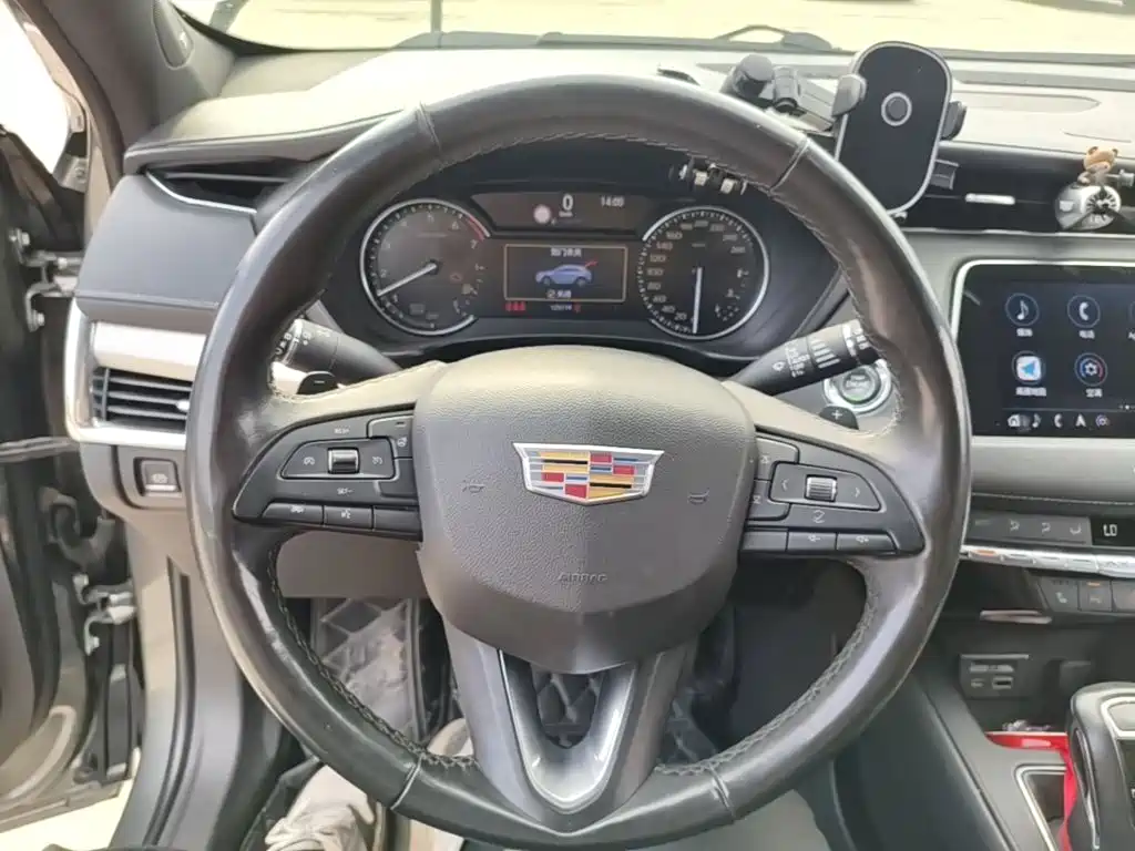 Cadillac XT4 — фото 10