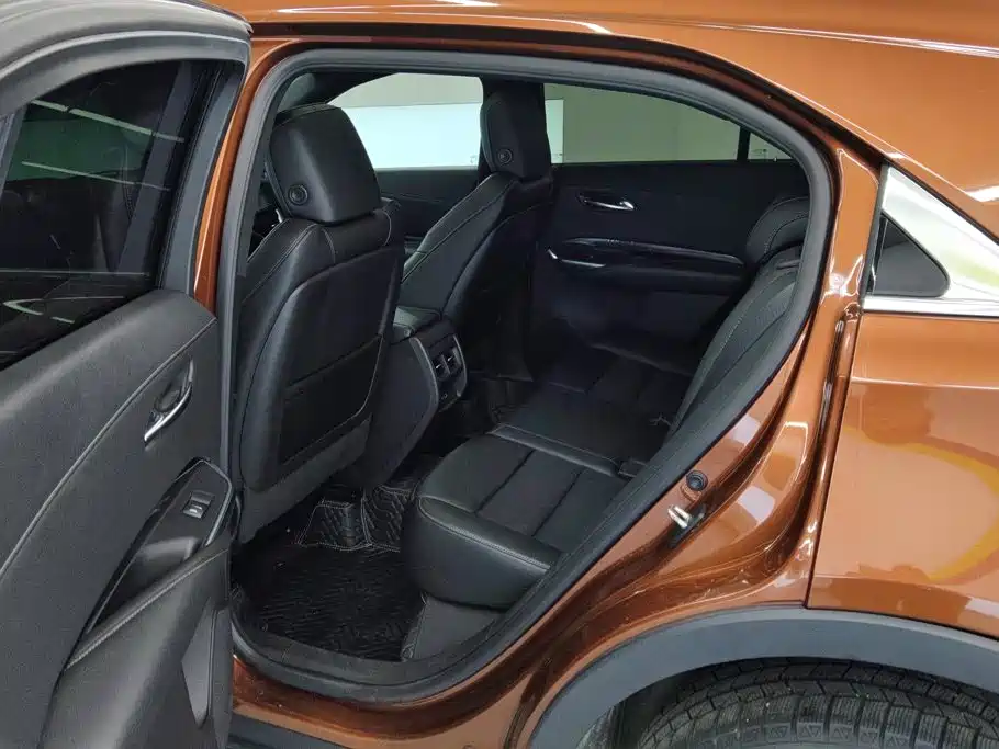 Cadillac XT4 — фото 11