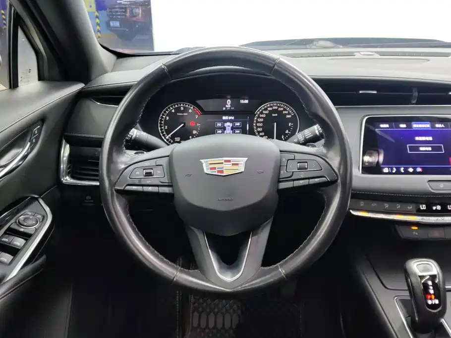 Cadillac XT4 — фото 15