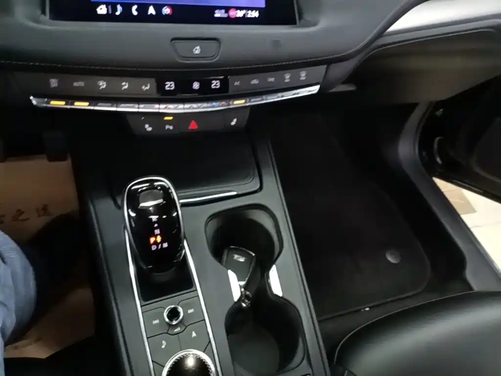 Cadillac XT4 — фото 13