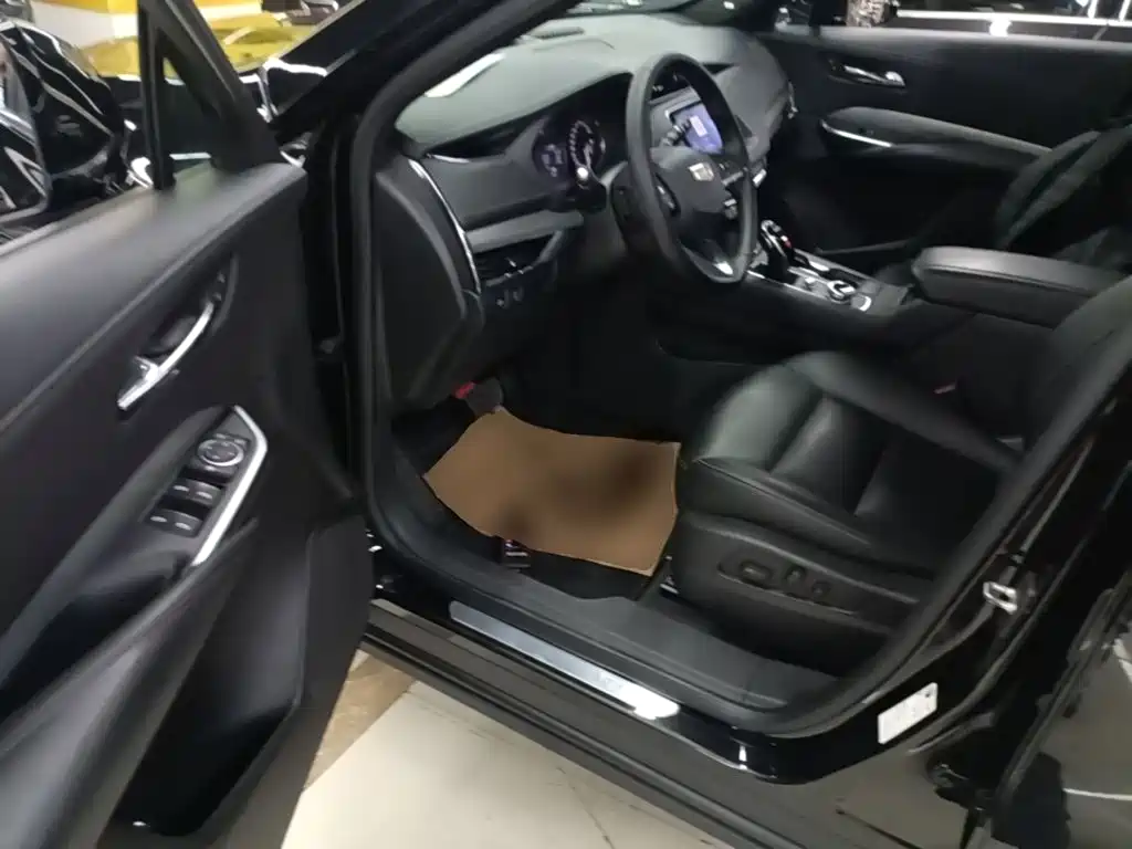 Cadillac XT4 — фото 15
