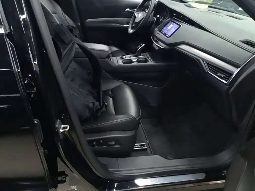 Cadillac XT4 — фото 24