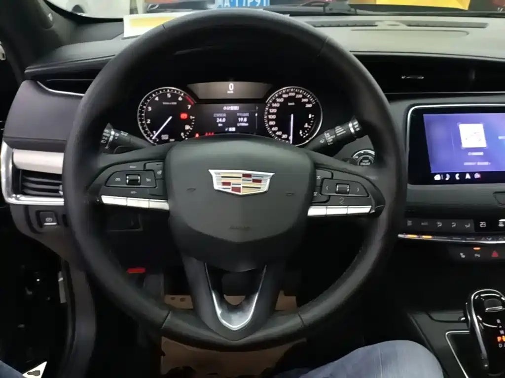Cadillac XT4 — фото 10