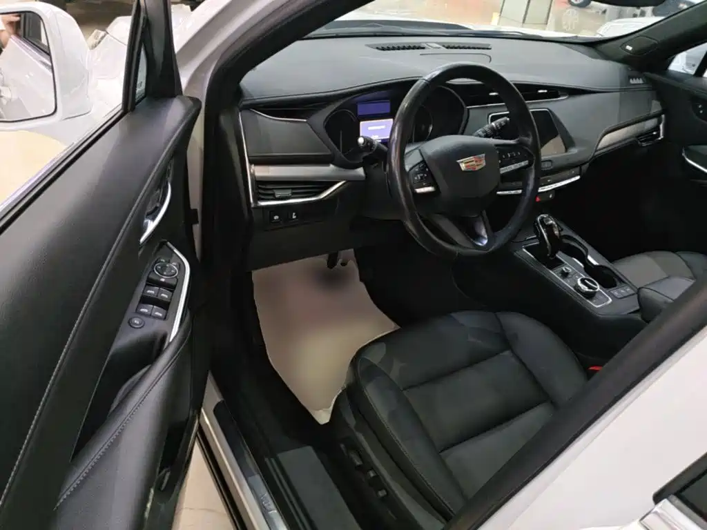 Cadillac XT4 — фото 15