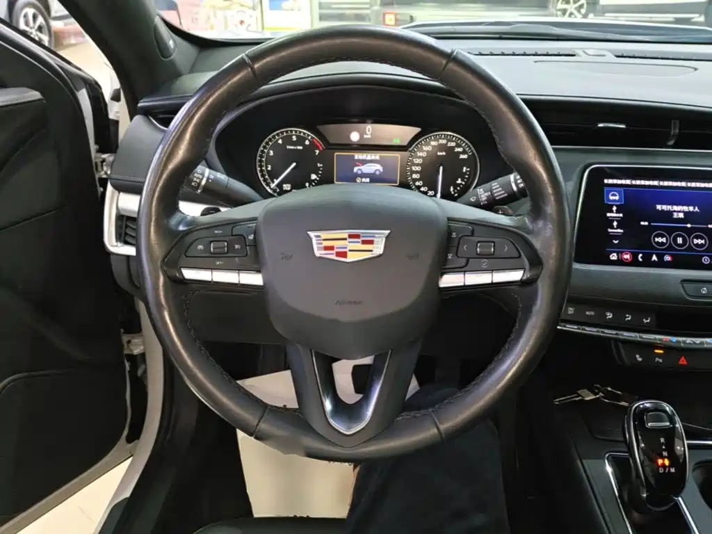 Cadillac XT4 — фото 10