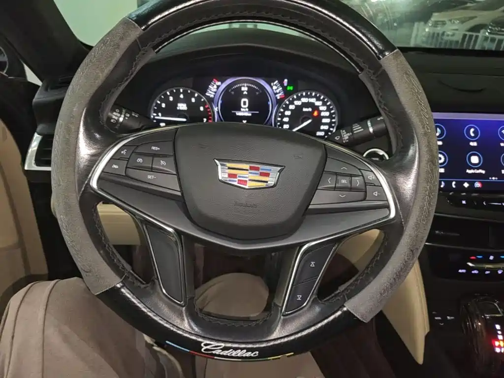 Cadillac CT6 — фото 10