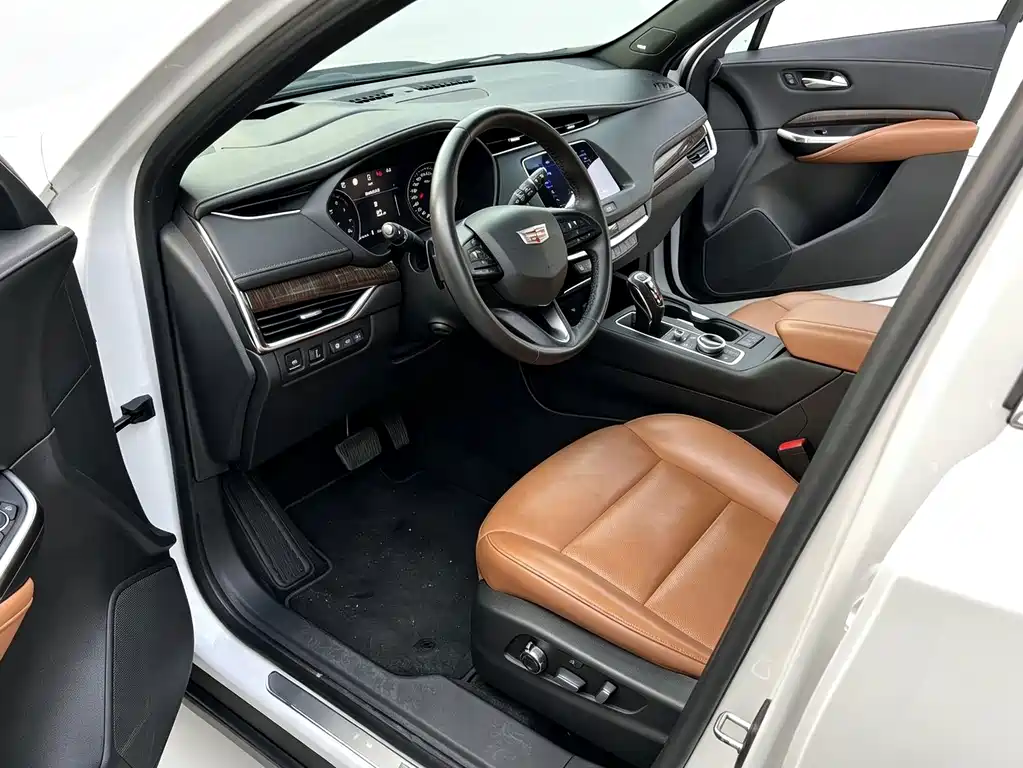 Cadillac XT4 — фото 9