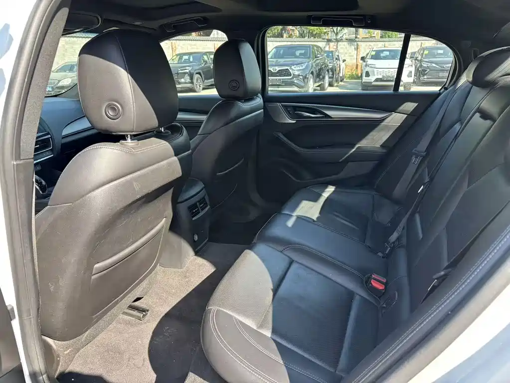Cadillac CT5 — фото 9