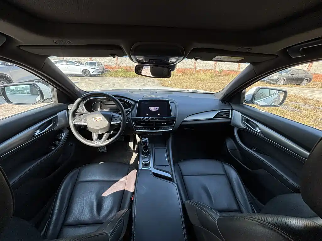Cadillac CT5 — фото 10