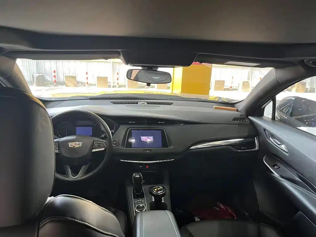 Cadillac XT4 — фото 6